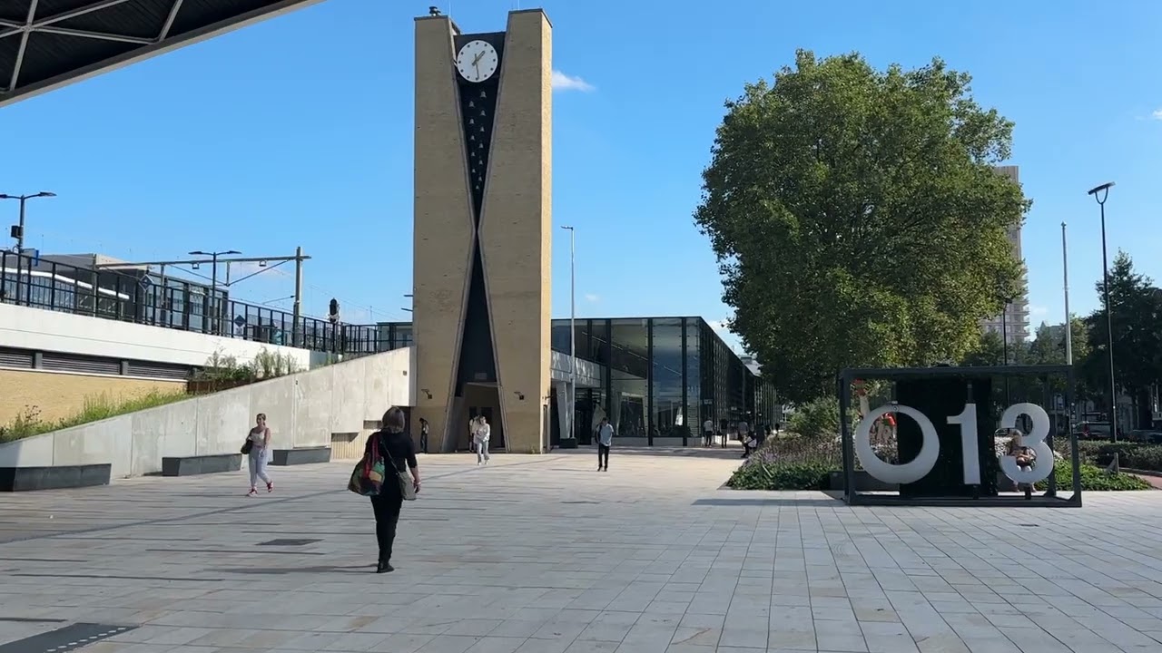 Tilburg, Netherlands Train Station Clock (Reloj de la estación de tren en Tilburg, Holanda)