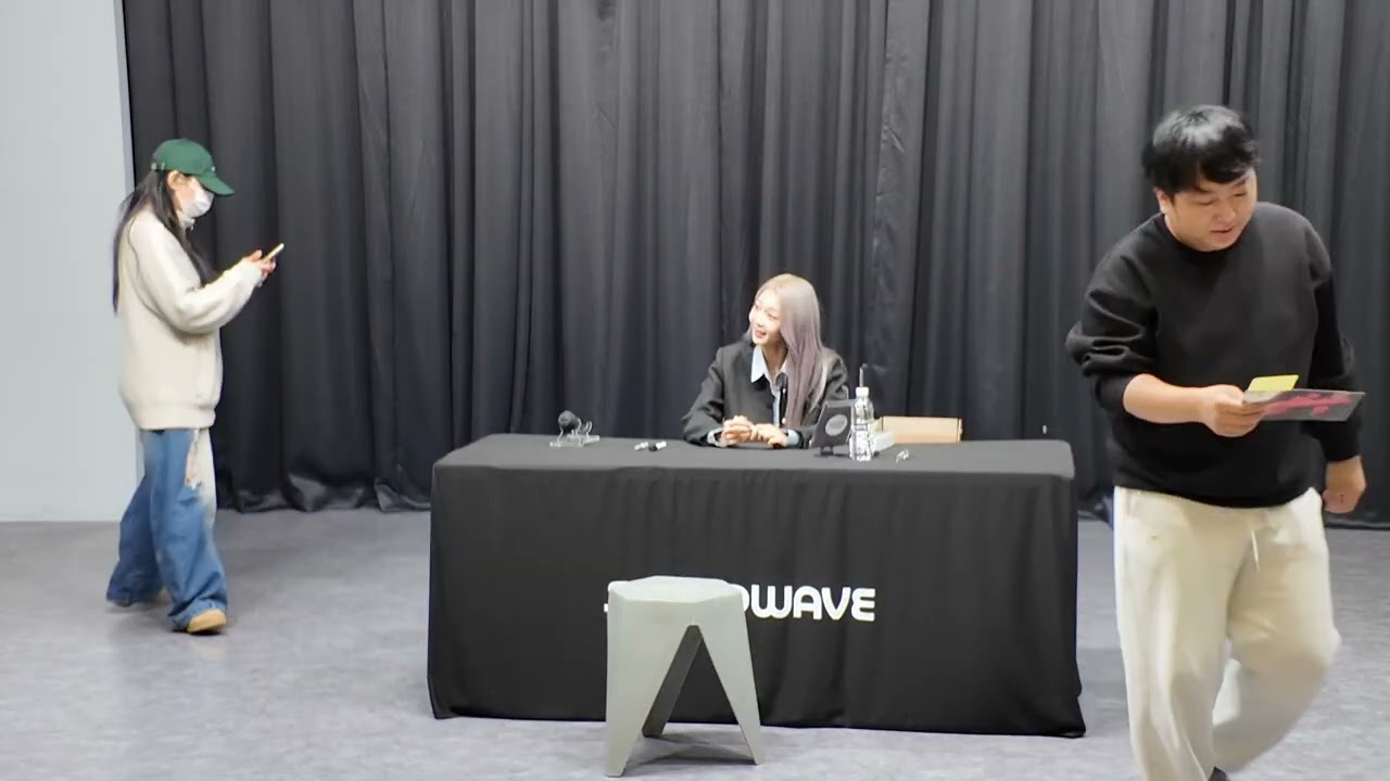 2025 12 06 Dami - Chequered Flag Fan Sign