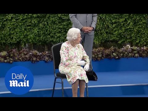 The Queen cracks a joke making G7 leaders laugh: 'Are you supposed to look like you're enjoying it?'