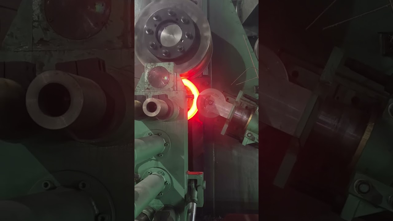 Кольцераскатный стан усиленной конструкции мощности для колец большой массы