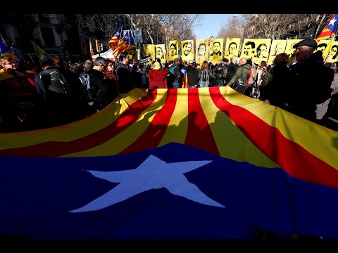 Live: Catalan separatist organisations demonstrate in Barcelona