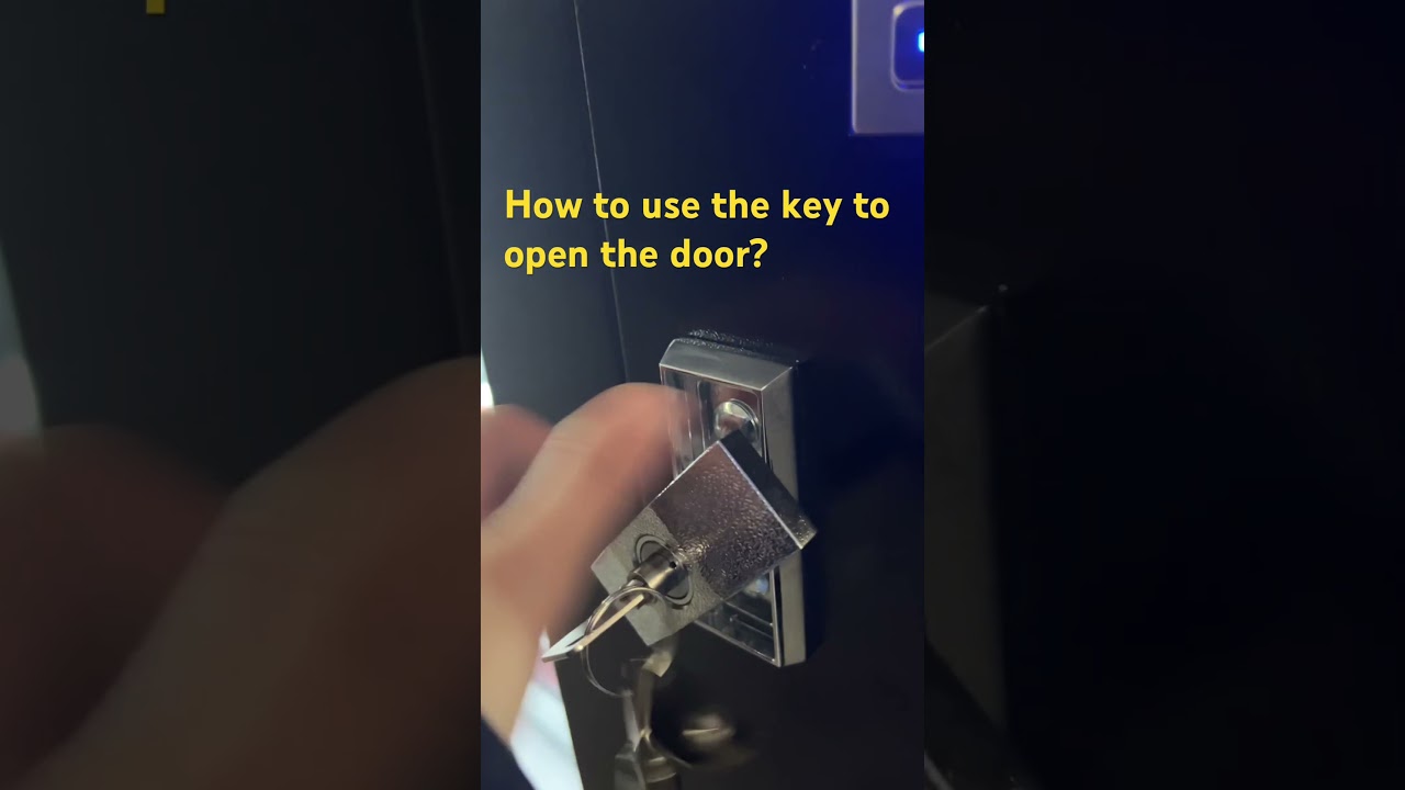 How to open the door of a vending machine？