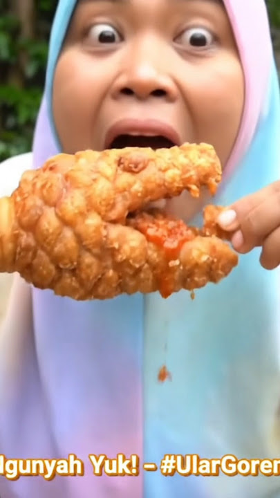 “Mukbang Ular Goreng?! Lihat Sambalnya Muncrat! Wkwk!”#UlarGoreng#MukbangAneh#MukbangIndonesia