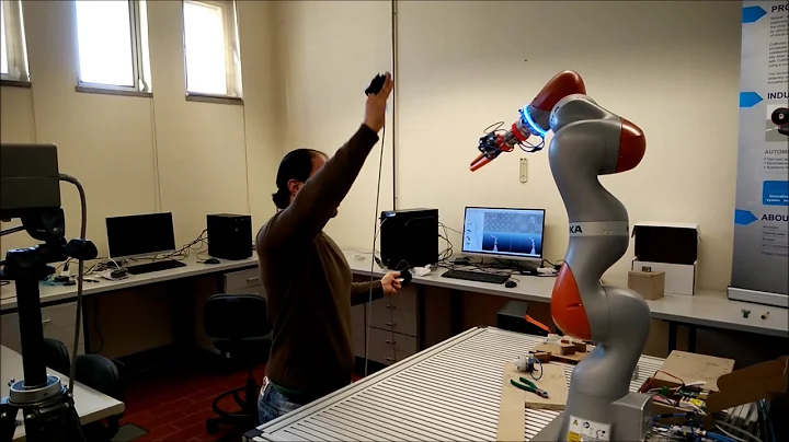 Collaborative robot collision avoidance with 2 hands