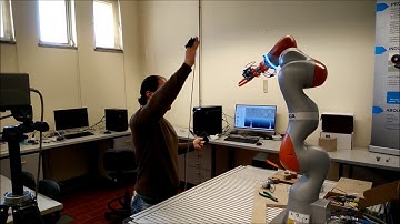 Collaborative robot collision avoidance with 2 hands