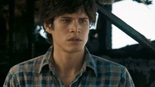 AUF BRENNENDER ERDE | Trailer &amp; Filmclips [HD]