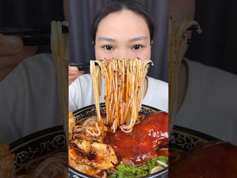 asmr spicy <strong>ramen</strong> noodles mukbang drumsticks #asmr #eating #noodles