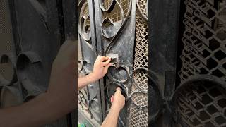 Bakü’de bina kapısı böyle açılıyor. Çok enteresan bir kilit sistemi#shorts #azerbaijan  #baku #viral