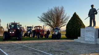 Οι αγρότες του μπλόκου Νίκαιας στο μνημείο στο Κιλελέρ
