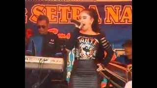 Ratih Buka Dikit Joss Hot