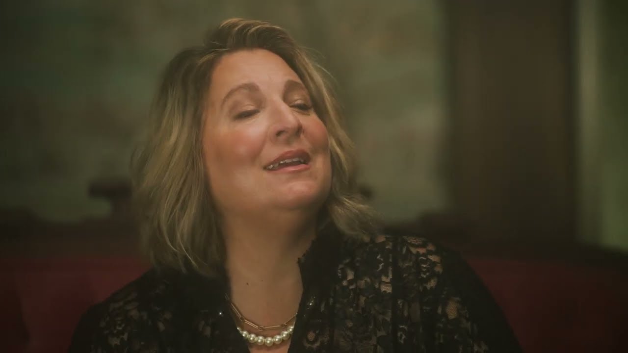 Suzy Nash - Praying Right (Official Music Video)