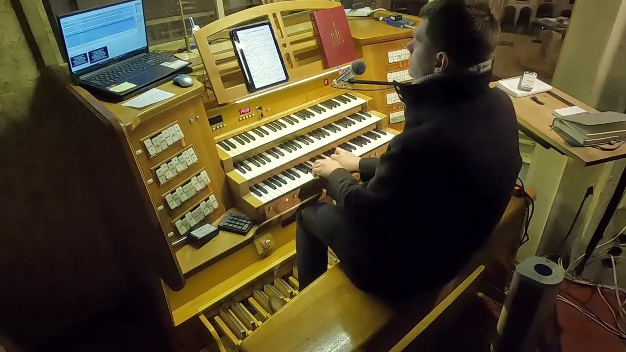 Koronka Uwielbienia Boga ze Świętym Michałem Archaniołem i Chórami Aniołów - Wrocław 2025