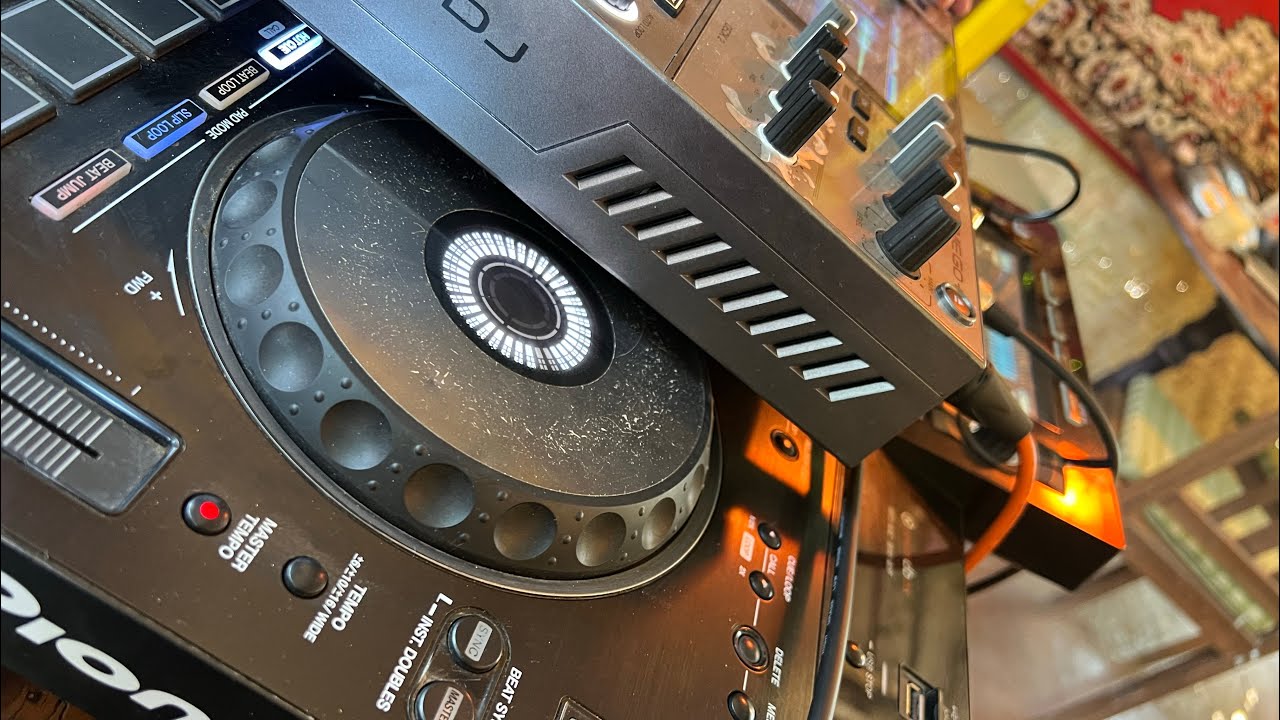 Играю dj-set в Goa 🎧💿 Mandrem, Кофейный рэйв в Sweet Street Bakery 