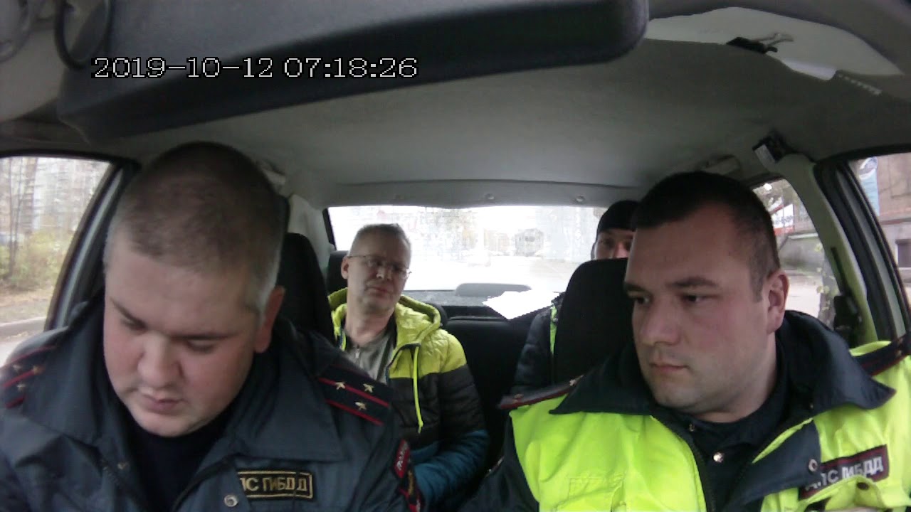 Обыск машины сотрудниками гибдд