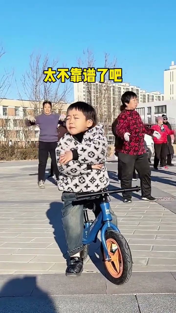 锻炼儿子的反应能力，万万没想到！#Cute baby#Cute#呆萌小米宝#聪明宝宝#萌娃