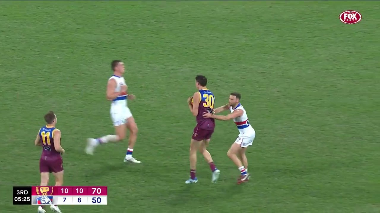 Eric Hipwood pushes opponent into umpire