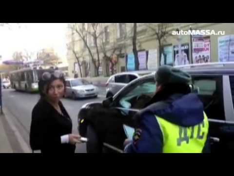 Девушка припарковала Porsche Cayenne