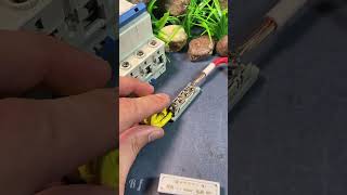 ​How to Securely Connect Electrical Wires Using a Professional Terminal Block