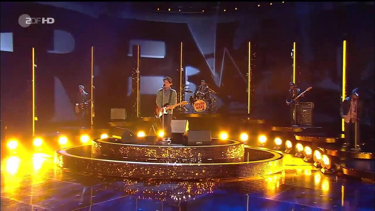 Bruno Mars-Grenade Live 2011