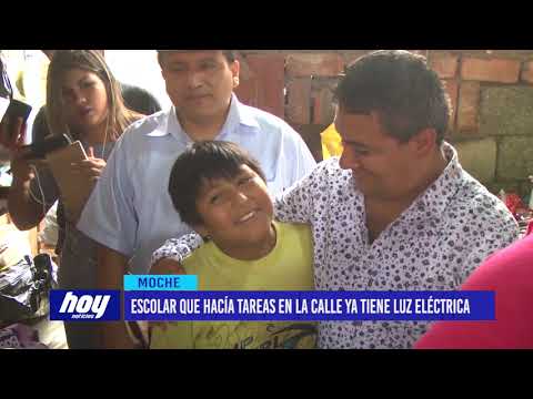 Escolar que hac&iacute;a sus tareas en la calle ya cuenta con luz el&eacute;ctrica