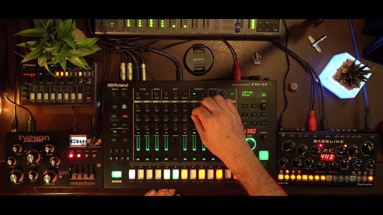 DAWLESS JAM#11 (ΕRICA SYNTHS - BASSLINE DB-01, ROLAND - TR-8S