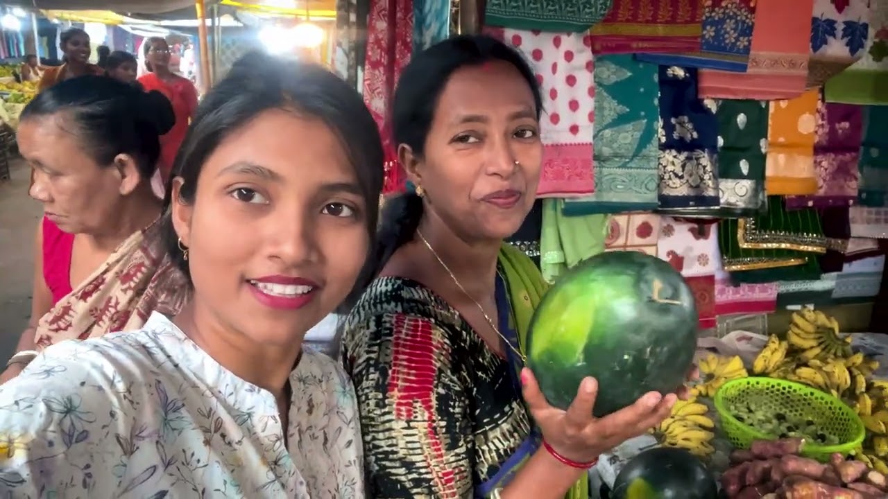 মা মেয়েতে হাট থেকে ফল, চিড়া মুড়ি, মাছ কিনলাম | Maa meye daily vlog