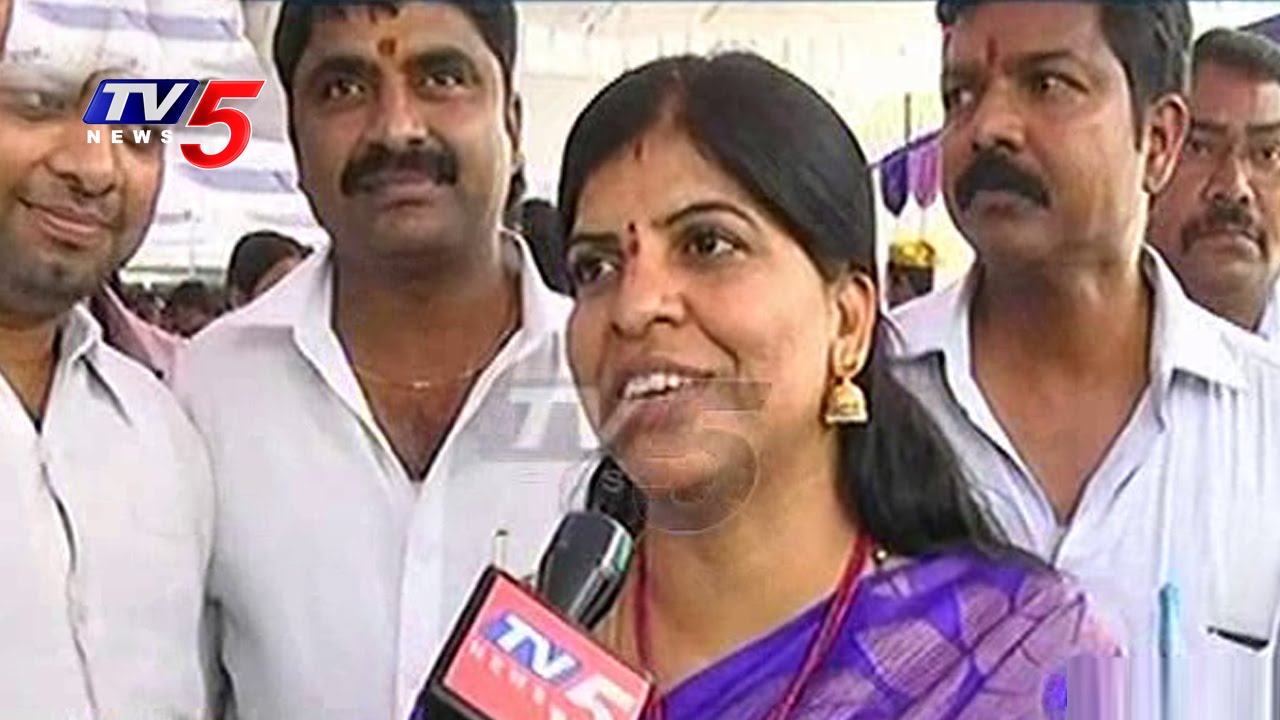 Bonthu Rammohan Wife Sridevi Talks to Media over Mayor Victory | TV5 News
