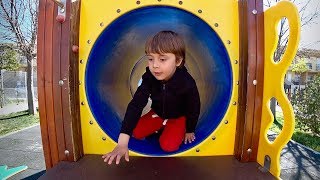 TÚNEL AZUL NO PARQUINHO INFANTIL!! Fun Outdoor Playground for Kids