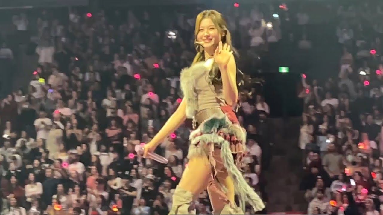 Twice ‘What is Love’ Montreal Quebec Canada #twice #montreal #kpop #sana #jihyo 