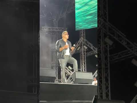 عمرو دياب خلاص بقى بيتكلم من حفل الجامعه الامريكي امس