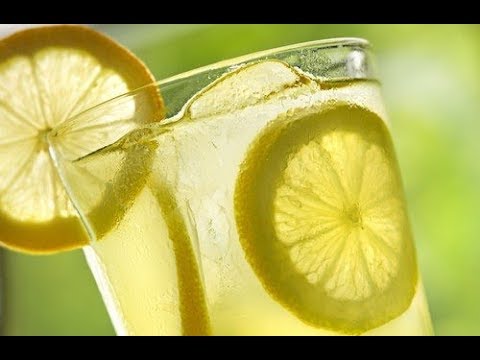 10 voordelen van het elke ochtend drinken van warm citroenwater