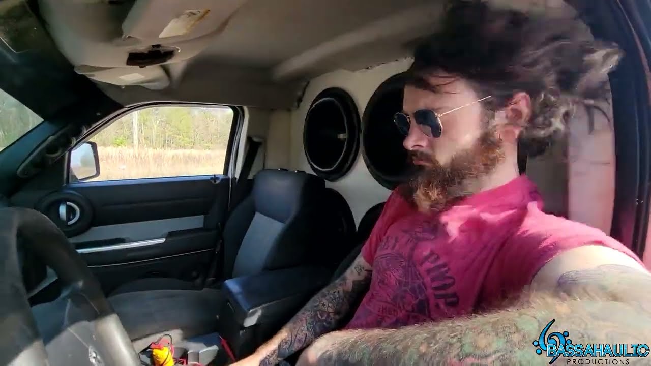 162db Nitro playing Three 6 Mafia - Half On A Sack