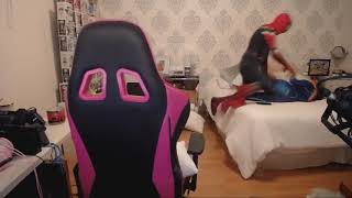 Arigameplays bailando con traje de Spiderman con juansguarnizo