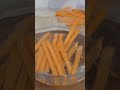 Elles disparaîtront en 1 minute ! Frites de patate douce croustillantes au four 🍟 image