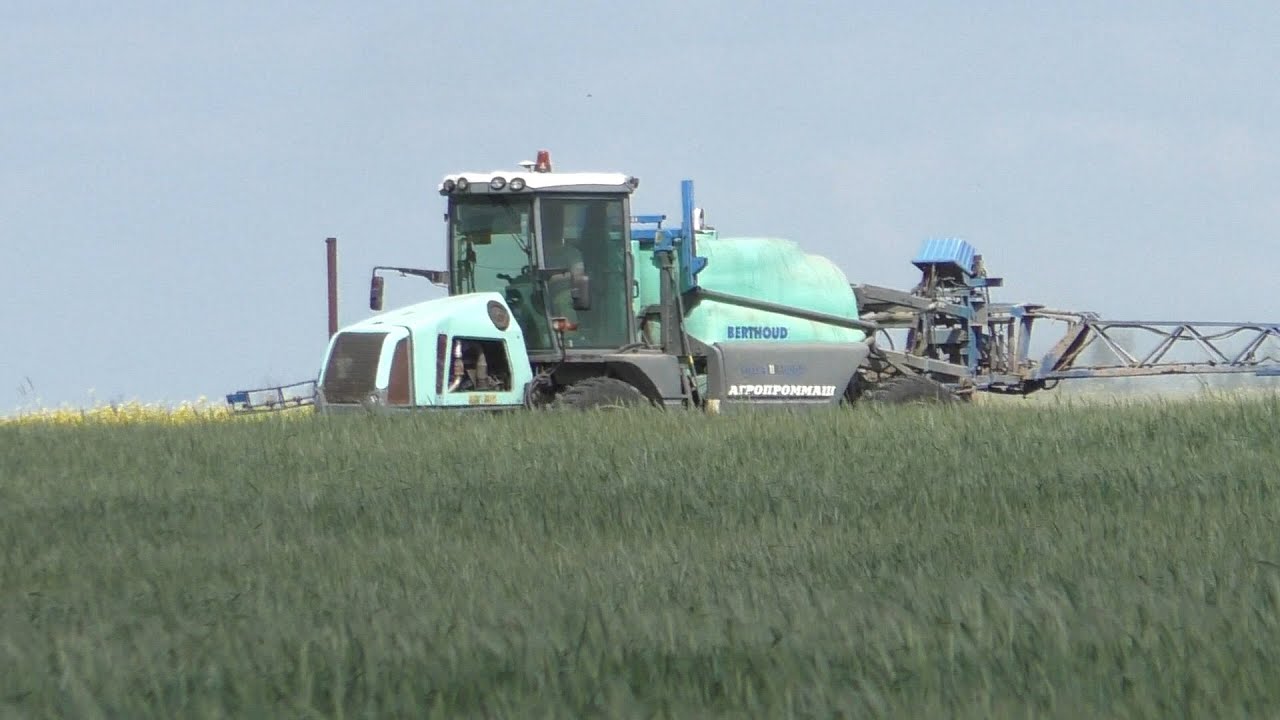 опрыскивание озимой ржи  BERTHOUD RAPTOR 5240