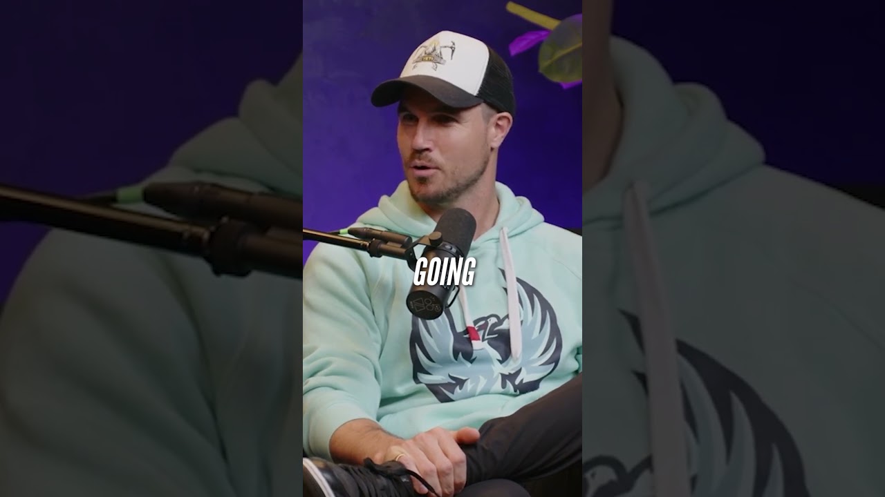 "You had to make some money" 🤣😳 #kingbach #kingscourtpodcast #robbieamell #actor #tv