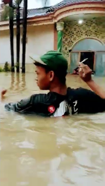 NGERI... Banjir di Pondok Pesantren (Ponpes) Al - Kahfi Somalangu Kebumen Jawa tengah