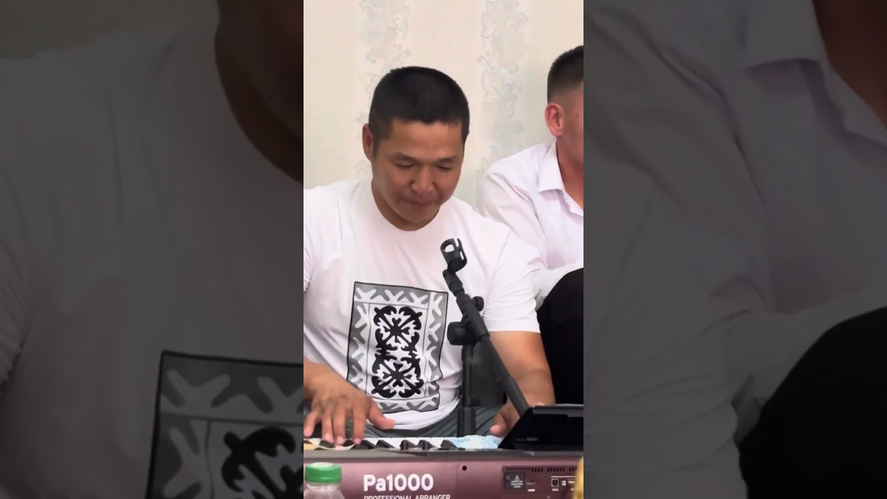 Бойдок досторго тийишип ырдады куйоо бала