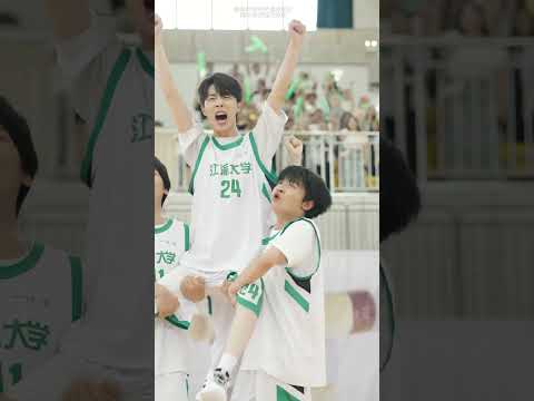 爱的抛物线（29）：小五找回手链，竟发现校草也有一条#魔女月野#短剧#情感#校园#反转#搞笑