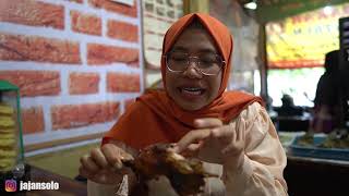 KULINER LEGENDARIS SOLO || AYAM BAKAR AYEM TENTREM || LEBIH DARI 50 TAHUN. 