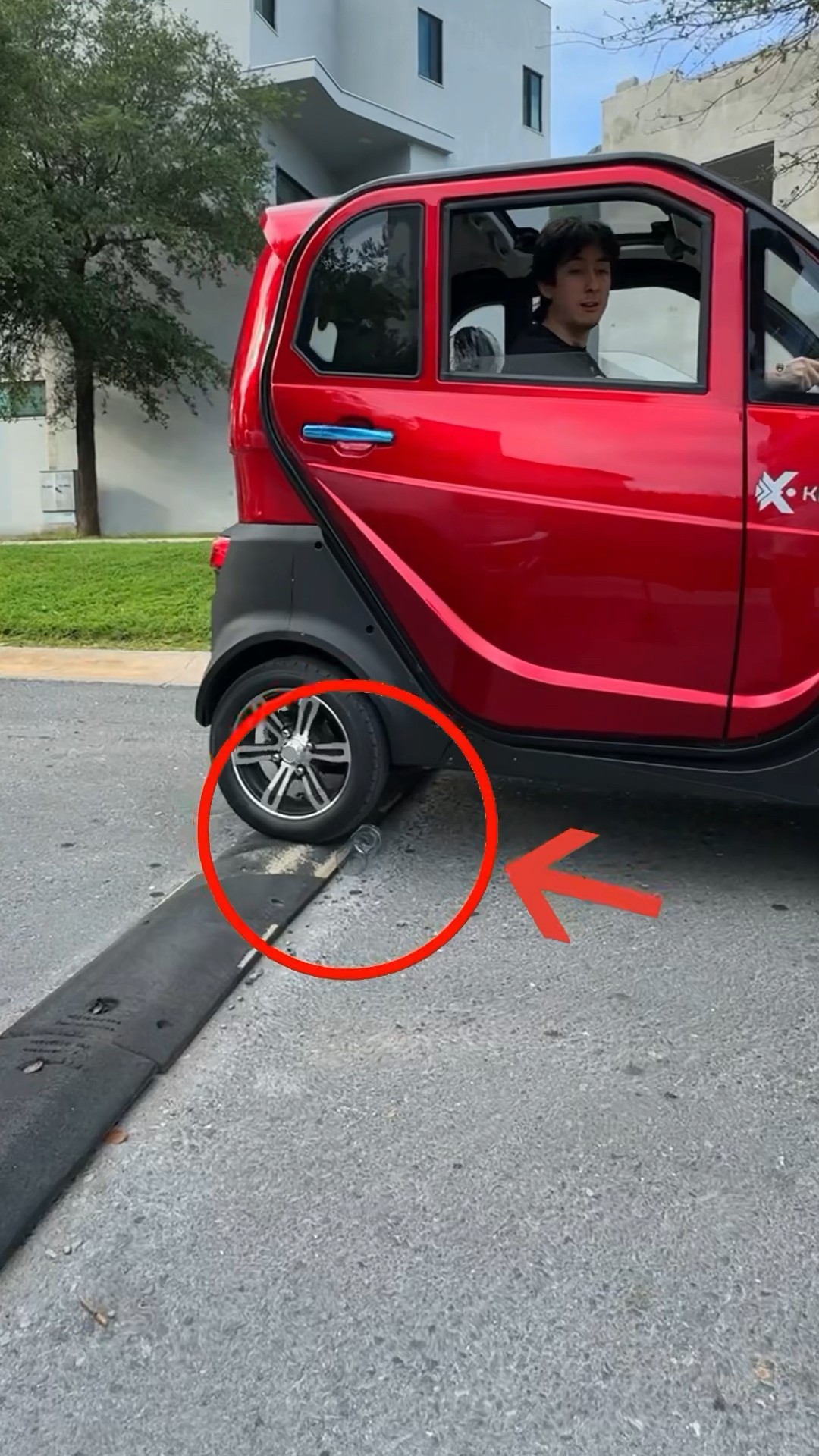CARRO PEQUEÑO VS VASO INDESTRUCTIBLE !!