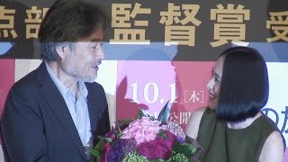 黒沢清監督、深津絵里がハイヒール脱ぎ裸足で駆け出すシーンを目撃！