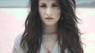 Demi Lovatos Skyscraper tops the charts