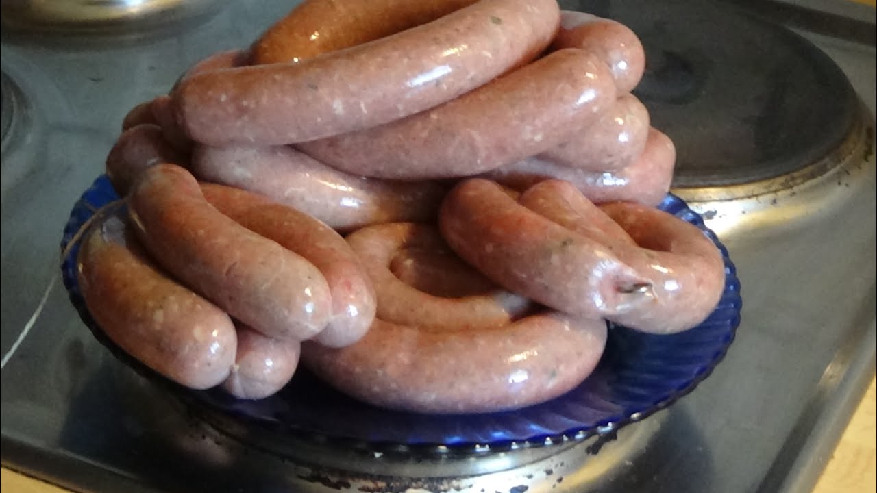 Frische Bratwurst mit Darm und ohne