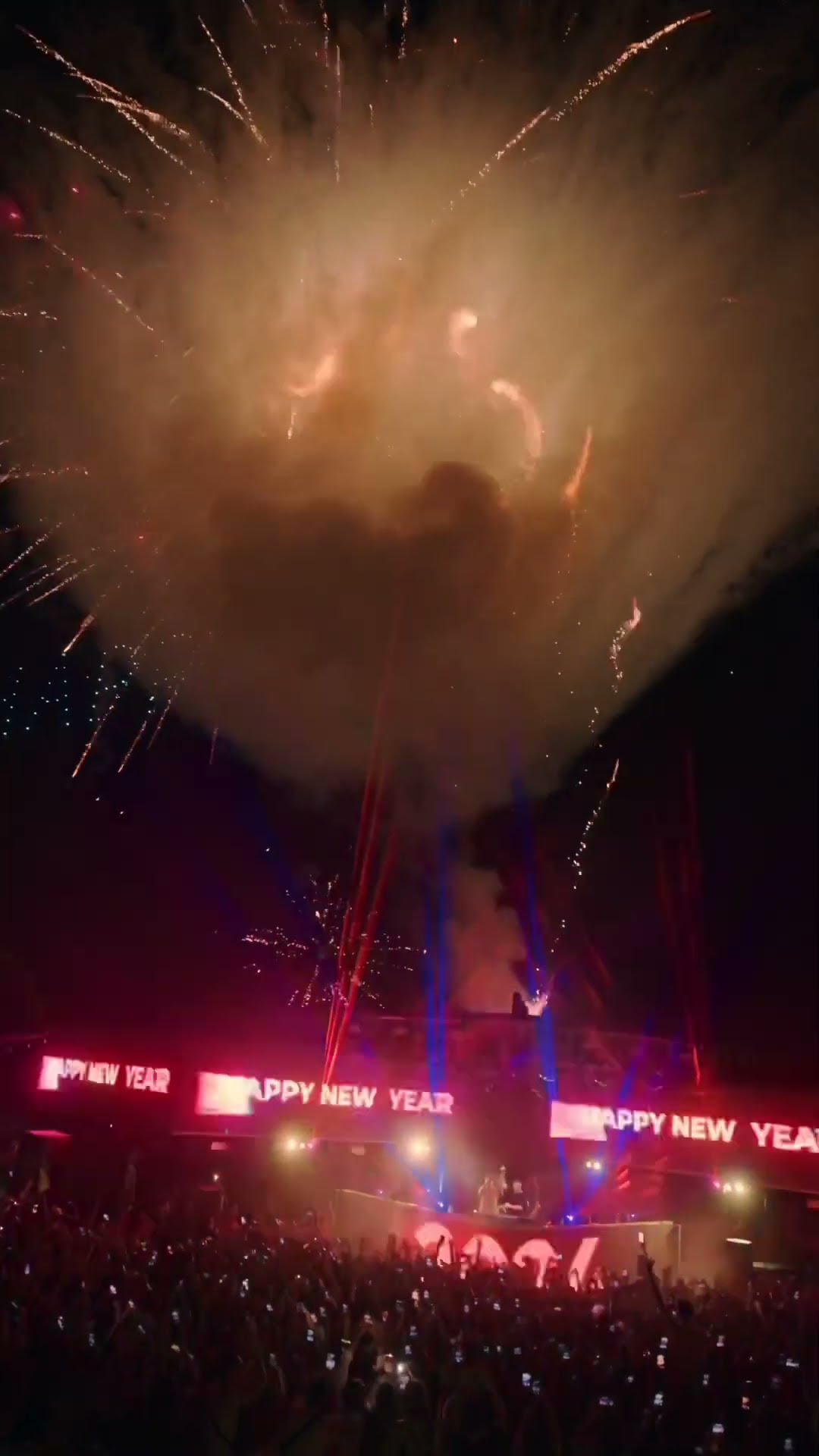 Happy New Year from Bali!! wishing all of you an epic 2024 filled with love ❤️❤️❤️