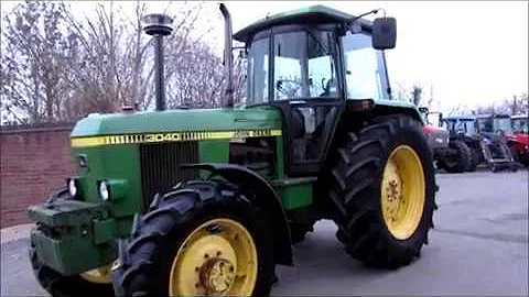 Kolik koní má traktor John Deere 3040?