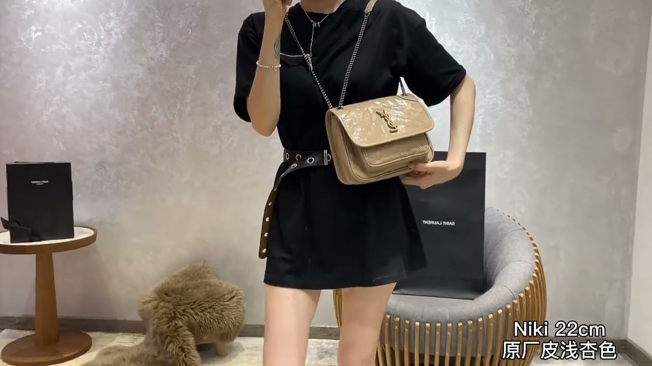 Slim Leather Bag Review + Lightweight Styling Review