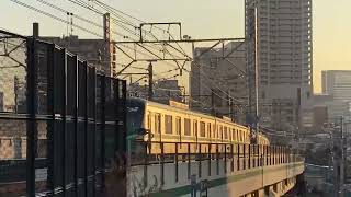 荒川橋りょうで東京メトロ千代田線16000系