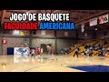 COMO É UM JOGO DE BASQUETE EM UMA FACULDADE AMERICANA?