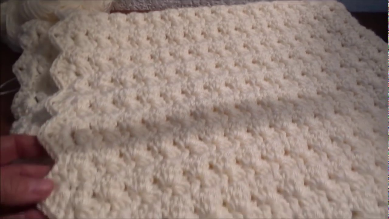 Preciosa cobijita para bebé con una puntada sencilla y rápida de hacer